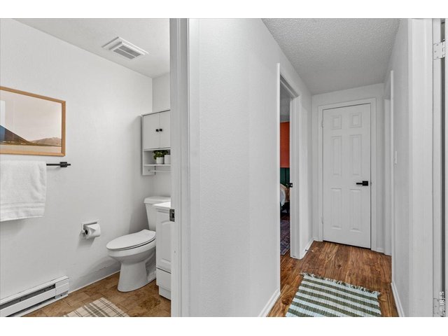 Property Photo 21 Full bathroom