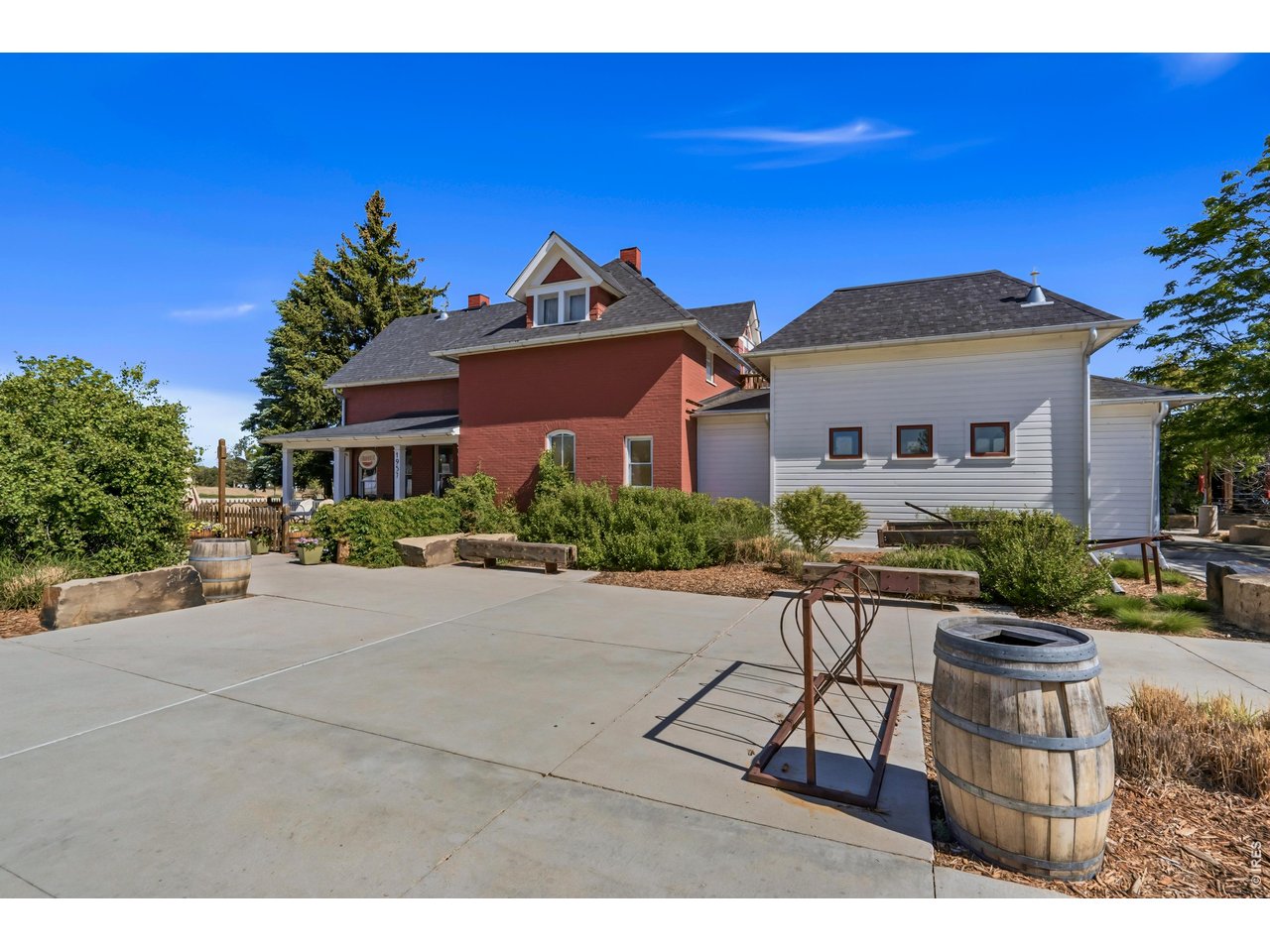 Jessup Farms shops and restaurants. Just a short walk or bike ride.