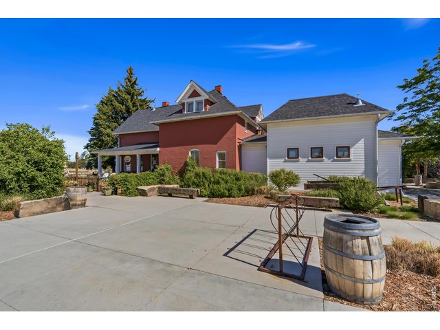 Property Photo 26 Jessup Farms shops and restaurants. Just a short walk or bike ride.