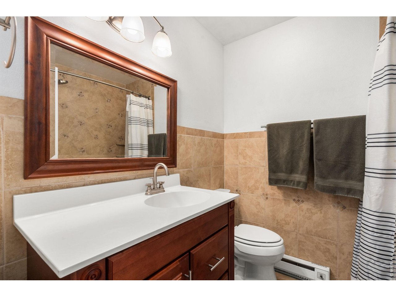 Main Bathroom with tub & shower