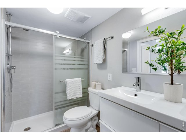 Property Photo 13 Modern newly remodeled baths!