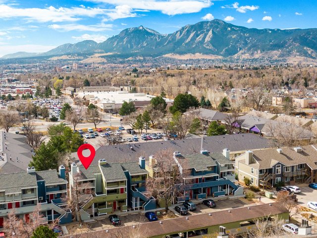 Property Photo 9 Rarely do residences come up for sale in Valencia Place! The perfect retreat in central Boulder! Enjoy an easy stroll to a variety of trails & amenities.