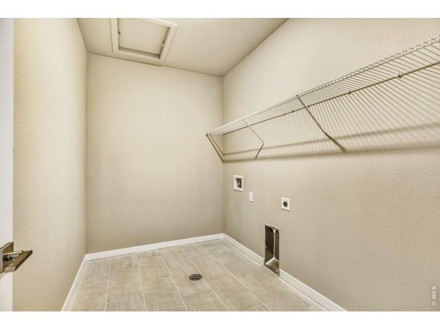 Property Photo 22 Laundry room