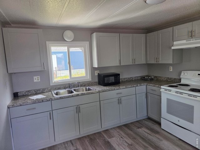 Property Photo 13 Kitchen