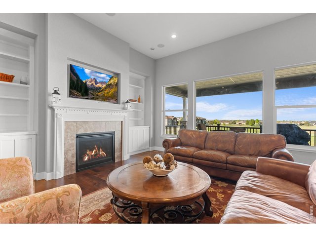Property Photo 9 Living room w/ golf course views!