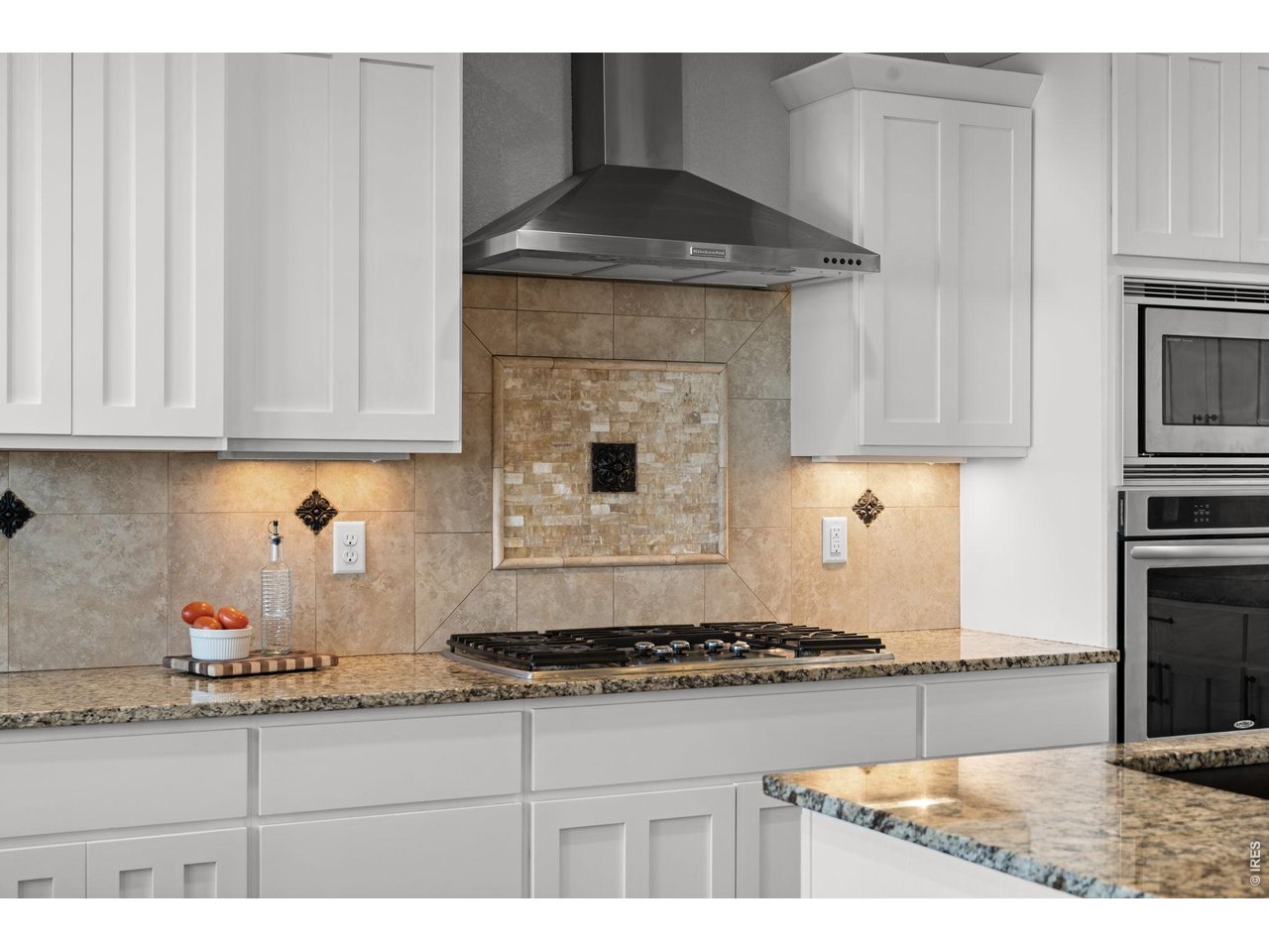 Gas cooktop, qranite tops