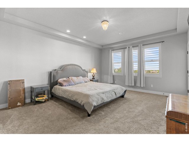 Property Photo 19 Expansive primary bedroom