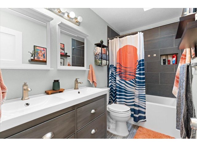 Property Photo 29 Hall Bathroom (upstairs)