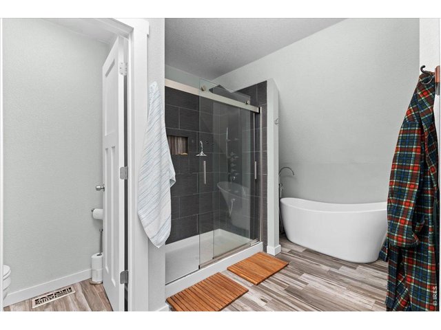Property Photo 22 5 piece primary bathroom