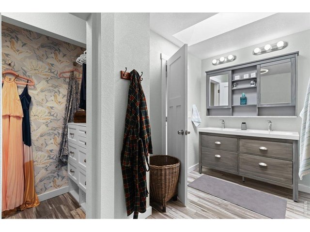 Property Photo 21 Primary Bathroom