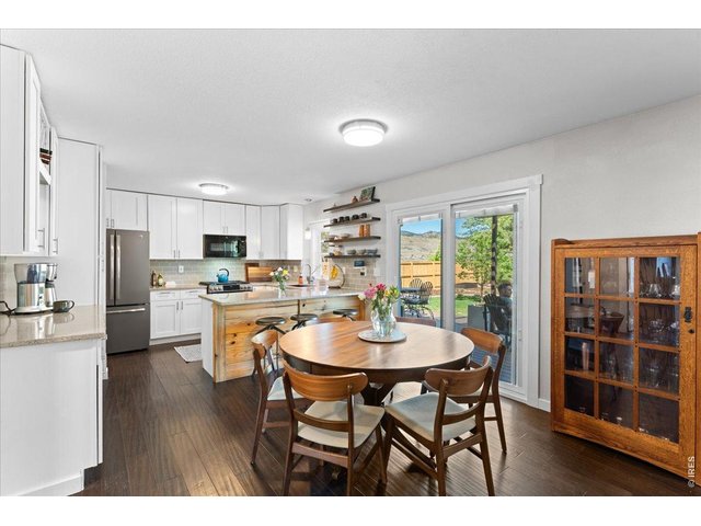 Property Photo 6 Eat-in kitchen