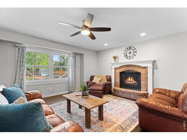 Property Photo 4 Spacious Living Room
