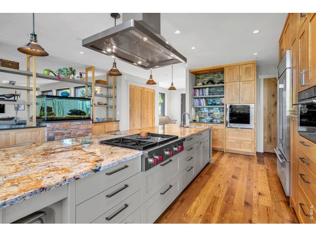 Property Photo 10 Gas Range