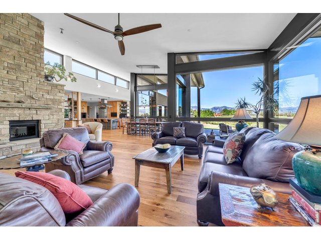 Property Photo 16 Formal Living Room