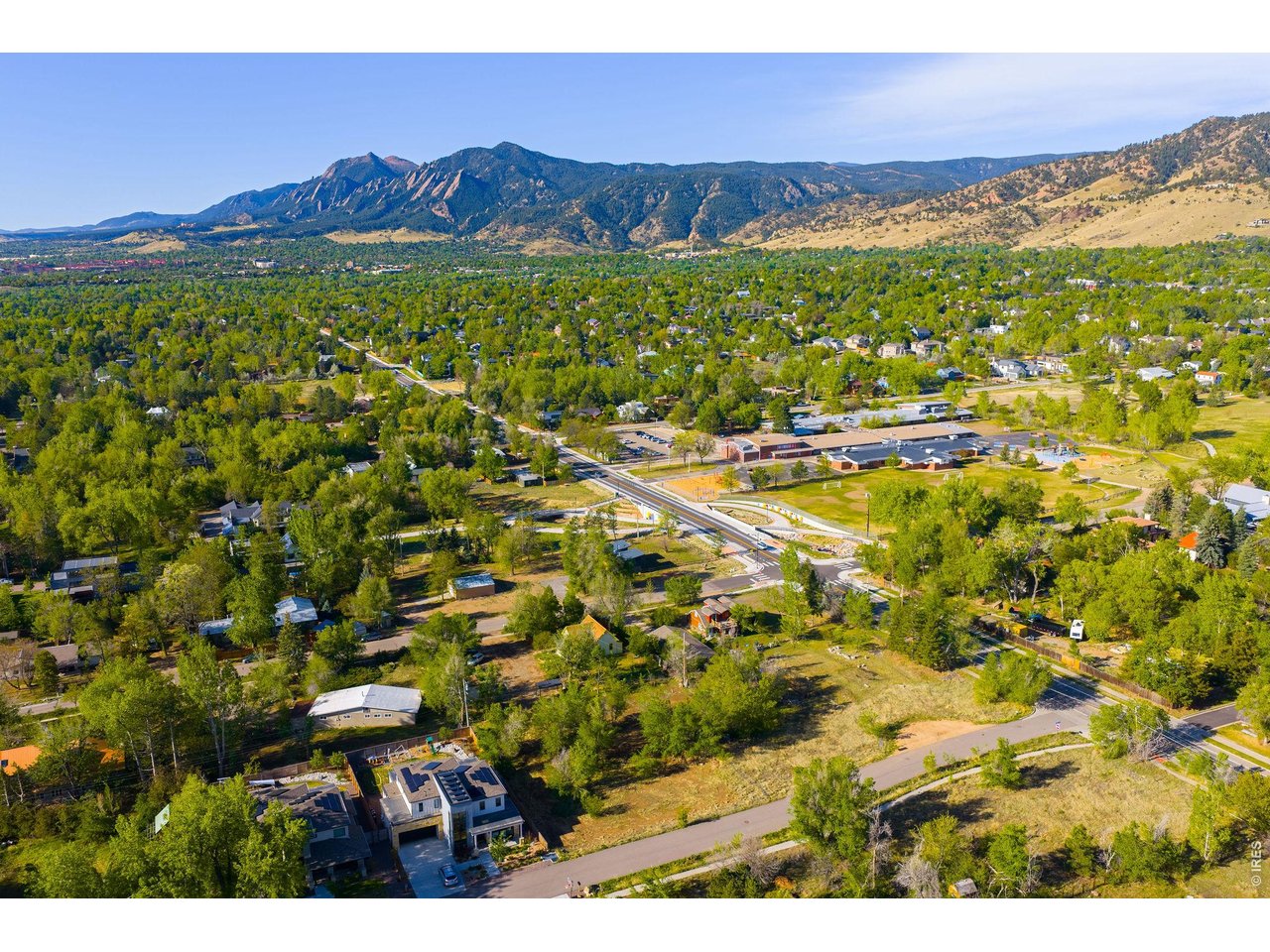Just steps from Wonderland Lake, enjoy scenic walking and biking paths, nearby trail systems, and easy access to open space right from your doorstep. 