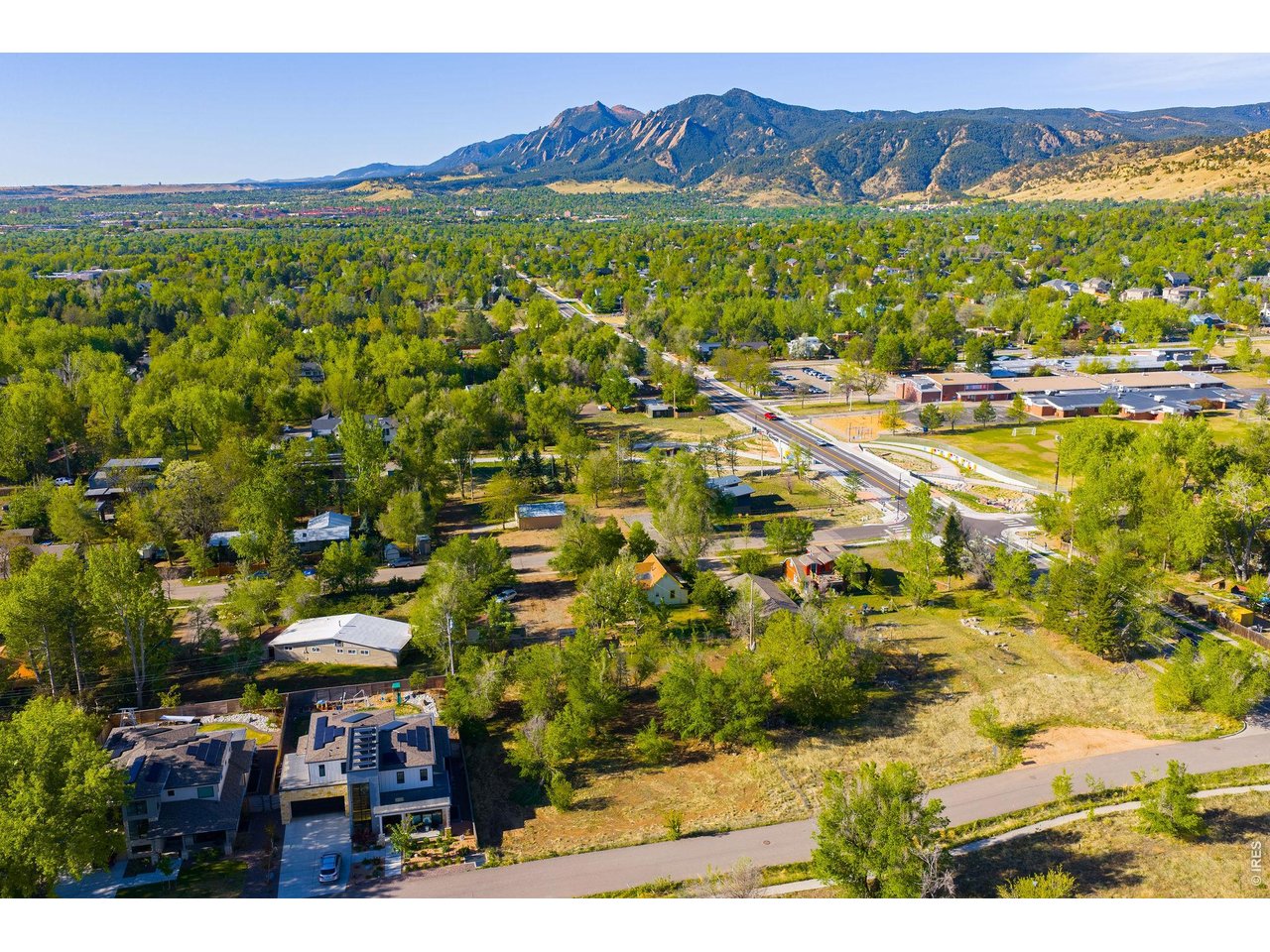 Downtown Boulder and Pearl Street are just minutes away, offering quick access to shopping, restaurants, and cultural attractions while still maintaining the quieter character that defines North Boulder living.