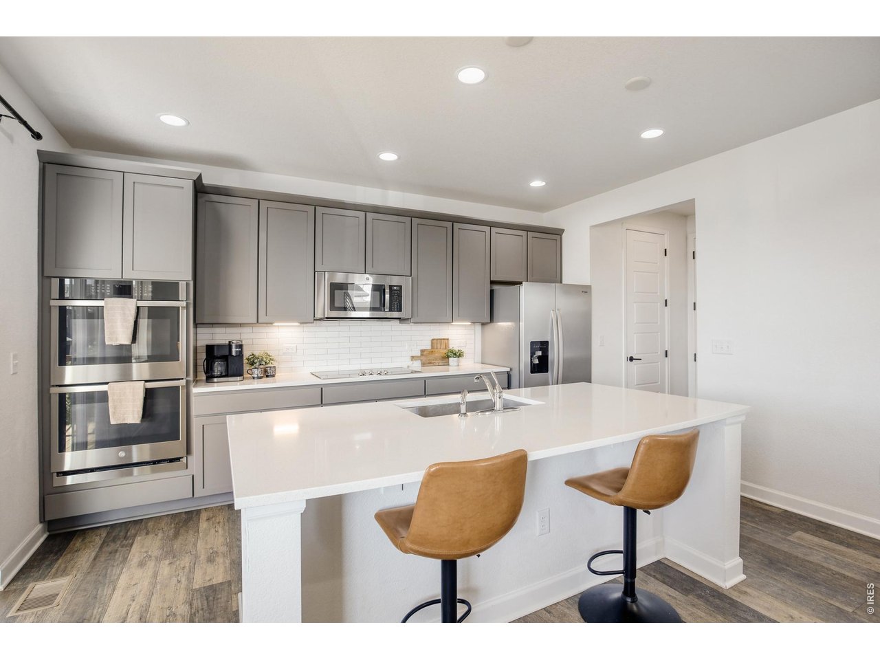 1055 Rubinette Ln - Gourmet Kitchen/Pantry (Main Floor)