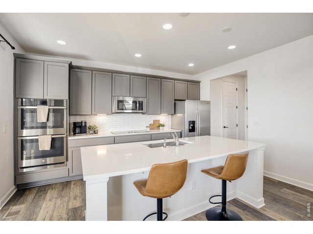 Property Photo 5 1055 Rubinette Ln - Gourmet Kitchen/Pantry (Main Floor)