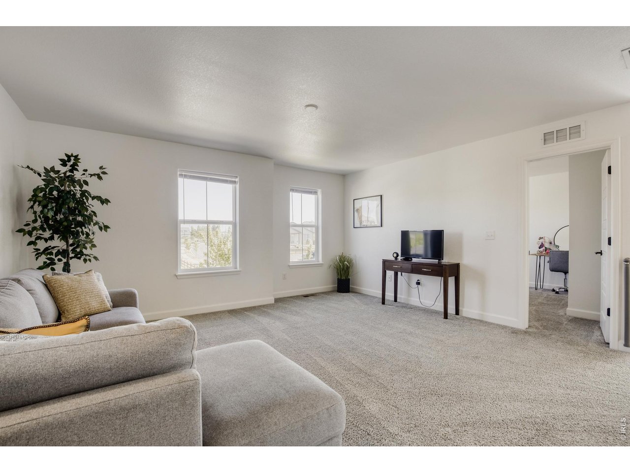 1055 Rubinette Ln - Family Room (Upper Floor)