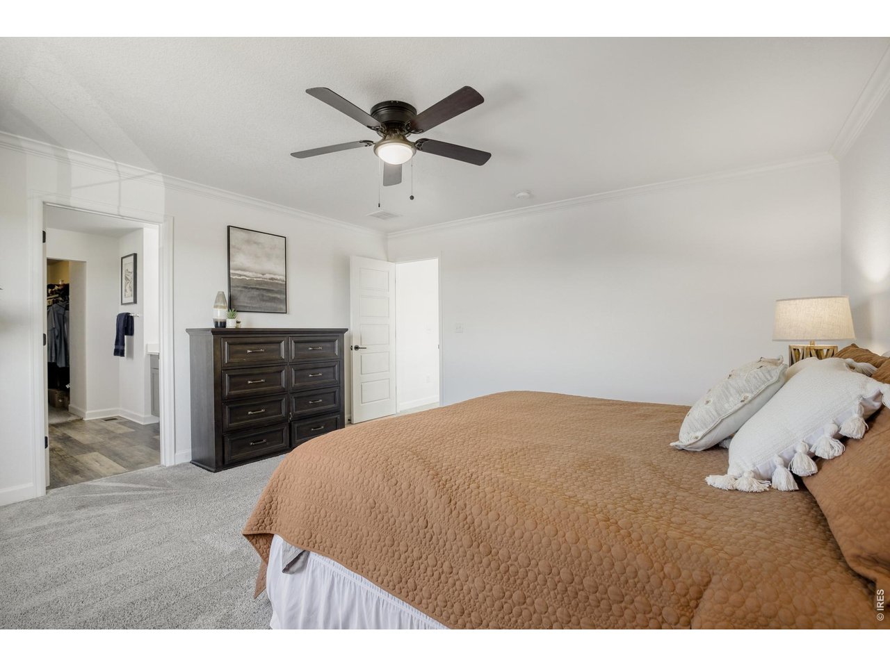1055 Rubinette Ln - Primary Suite/Luxury Bathroom (Upper Floor)