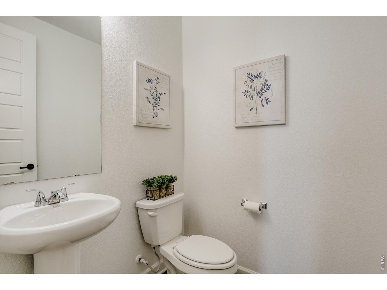 1055 Rubinette Ln - 1/2 Bathroom (Main Floor)