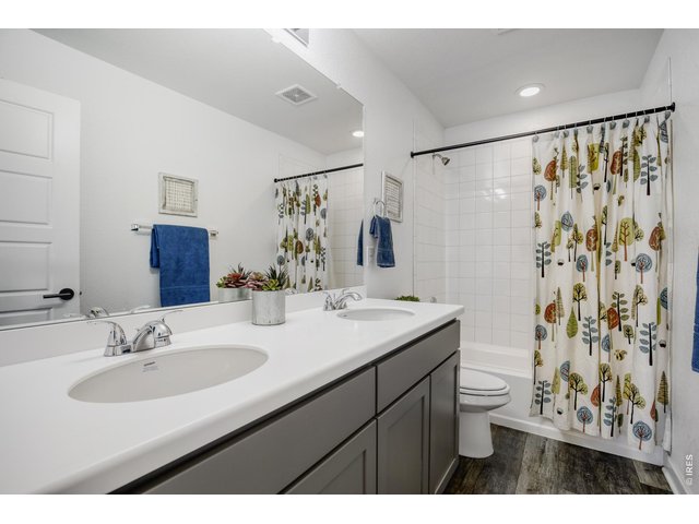Property Photo 20 1055 Rubinette Ln - Full Bathroom (Upper Floor)