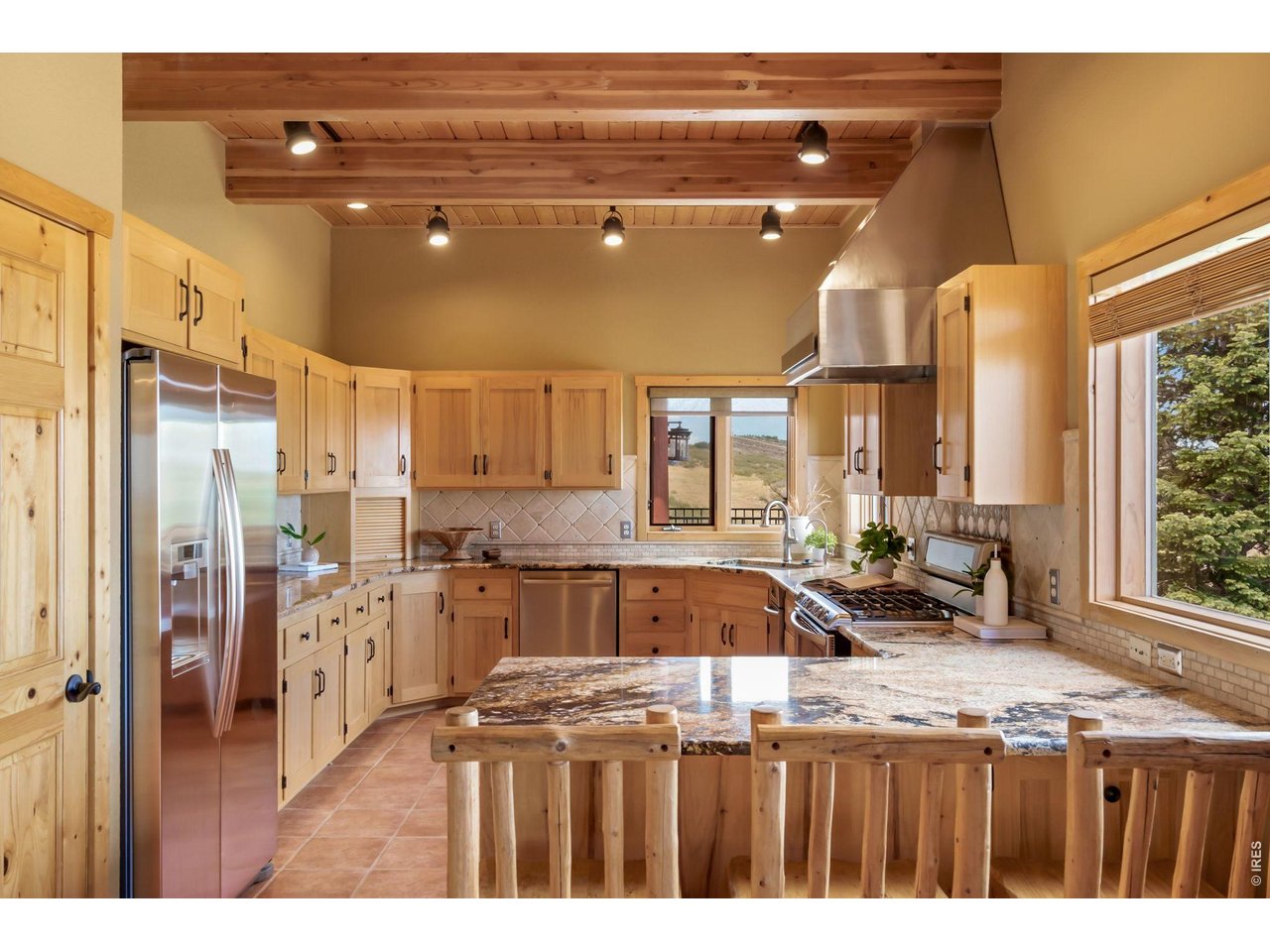 Spacious kitchen 