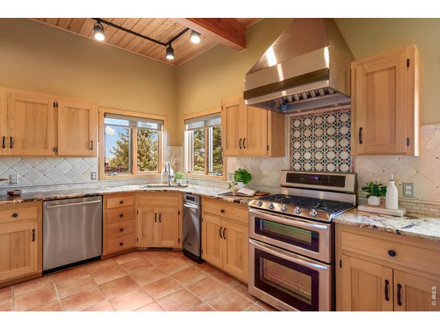 Property Photo 9 A kitchen sink with a view! 