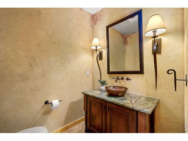 Property Photo 19 Half bath on main level 