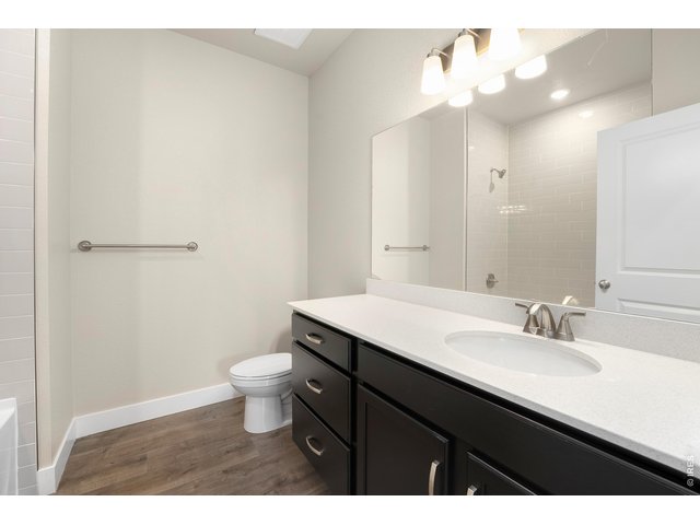 Property Photo 17 Shared bathroom 