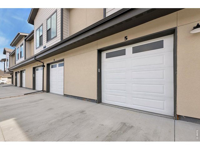 Property Photo 19 Attached garage