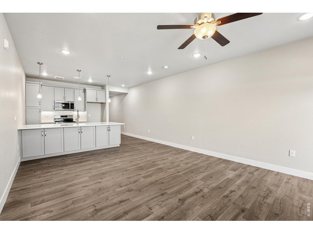 Property Photo 8 Ceiling fan included! 