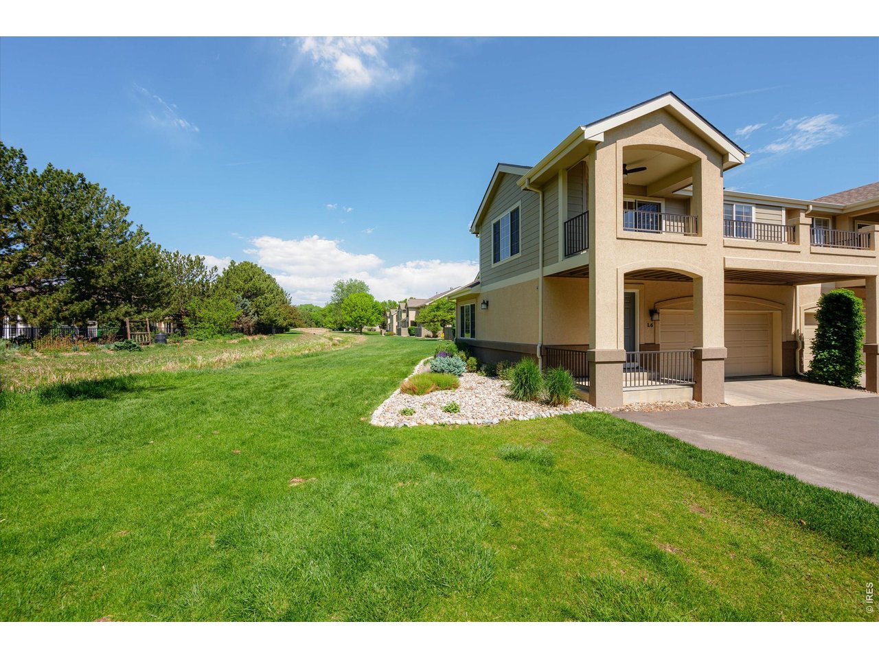Welcome to this wonderful end-unit condo!