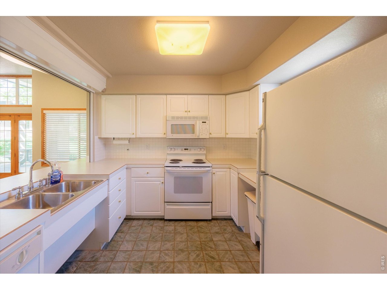 Clubhouse has a full kitchen for your parties or dinners with friends