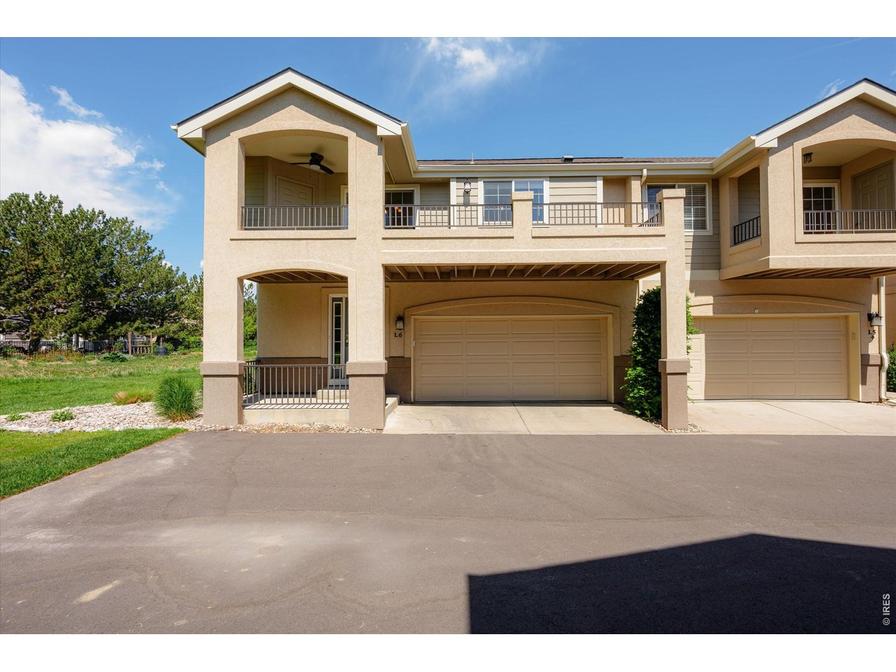 Oversized 2 car garage