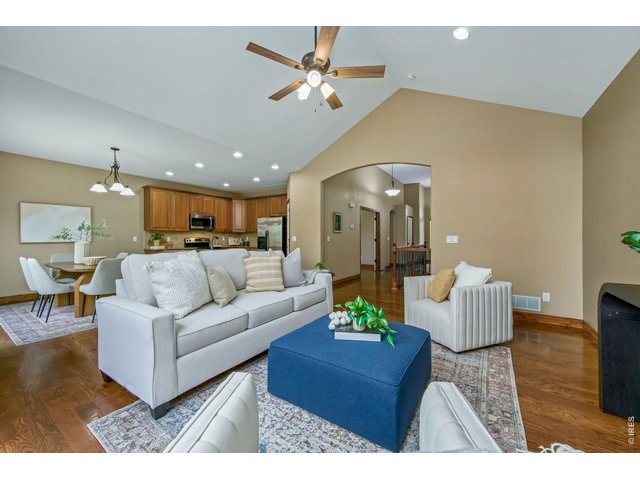 Property Photo 8 Open floor plan