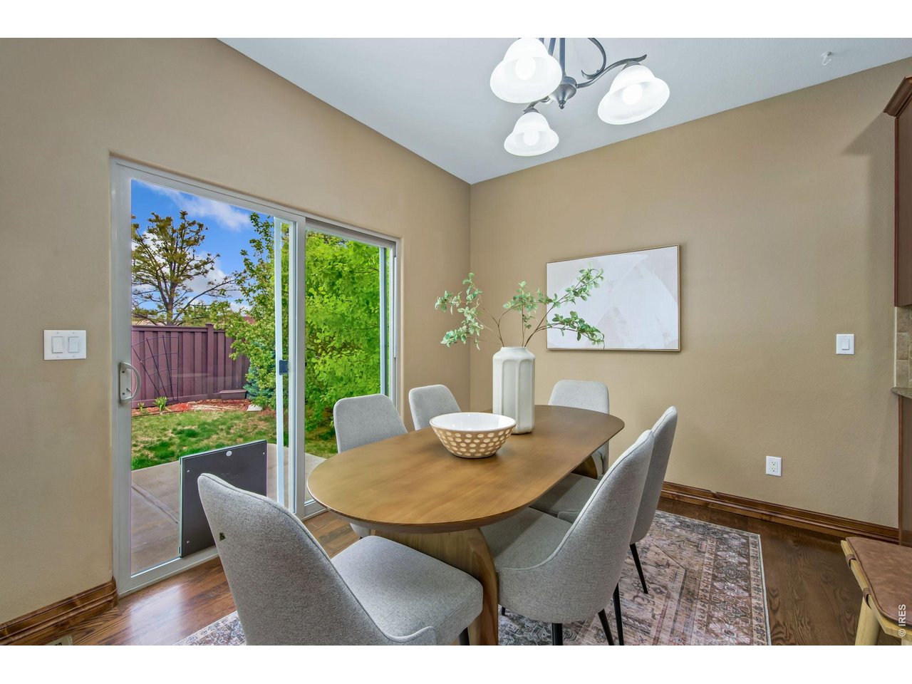 Eat-in kitchen with large slider to backyard