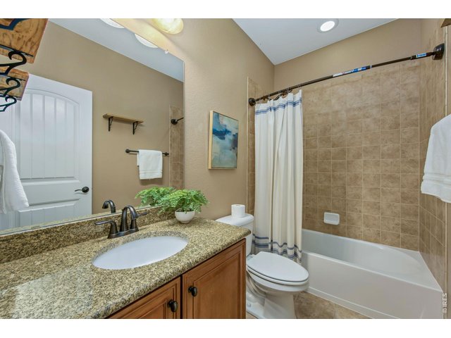 Property Photo 24 Main floor bathroom