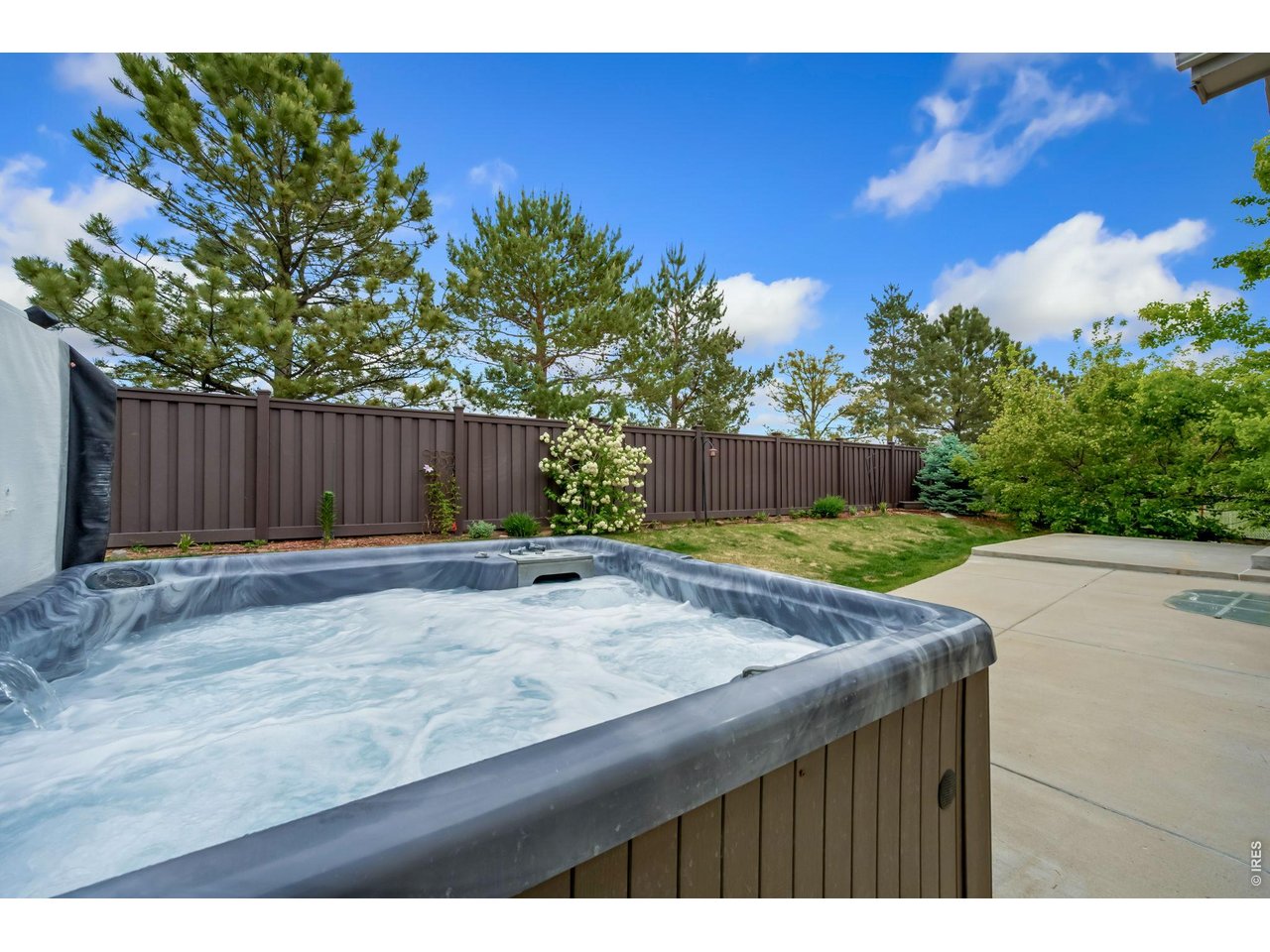 Hot tub included!!