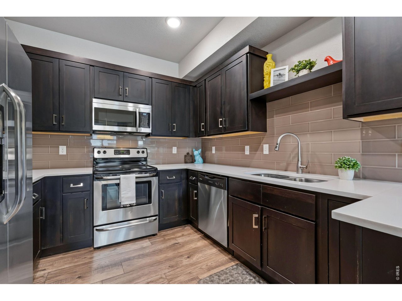 Great Counter and Cabinet Space