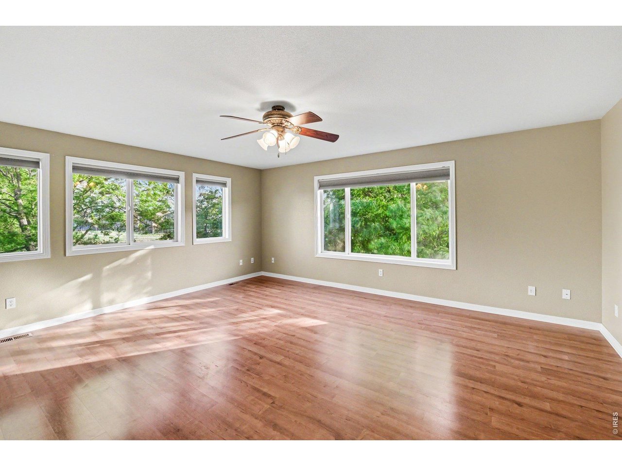 huge flex room/ bedroom 2