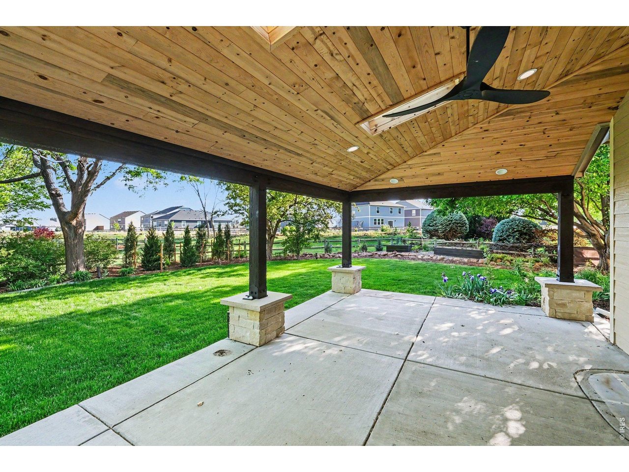Huge covered back patio 