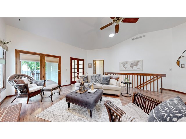 Property Photo 6 Living room