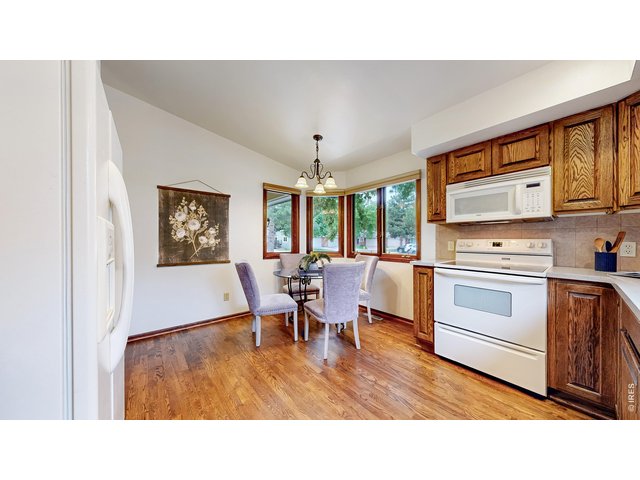 Property Photo 8 Kitchen with breakfast nook