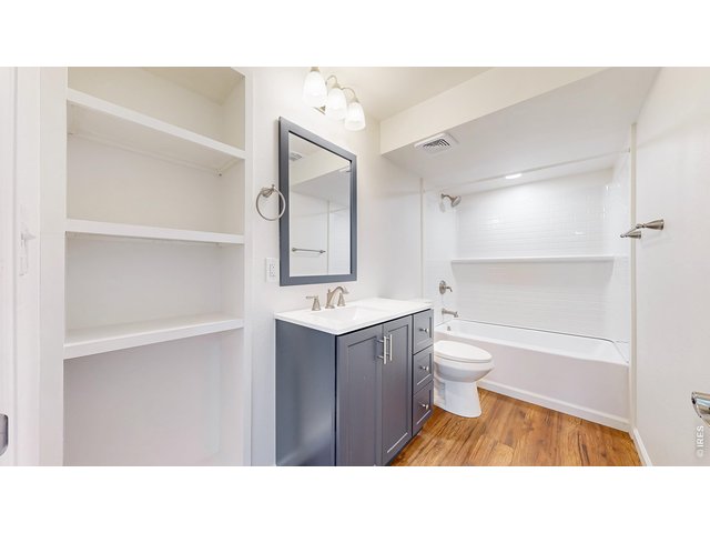 Property Photo 33 Full bathroom (basement)