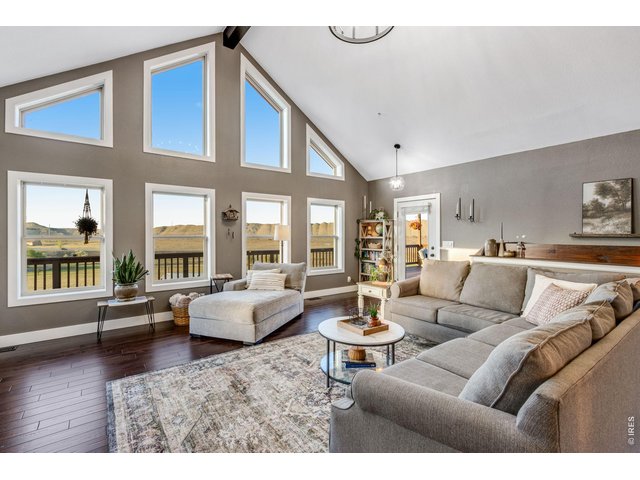 Property Photo 23 Vaulted ceilings and plenty of natural light 