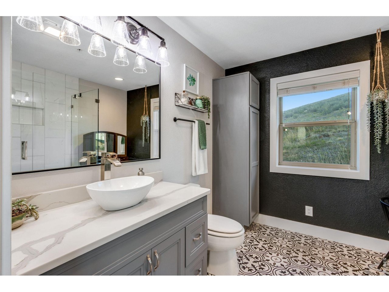 3/4 primary bath also features quartz countertop 