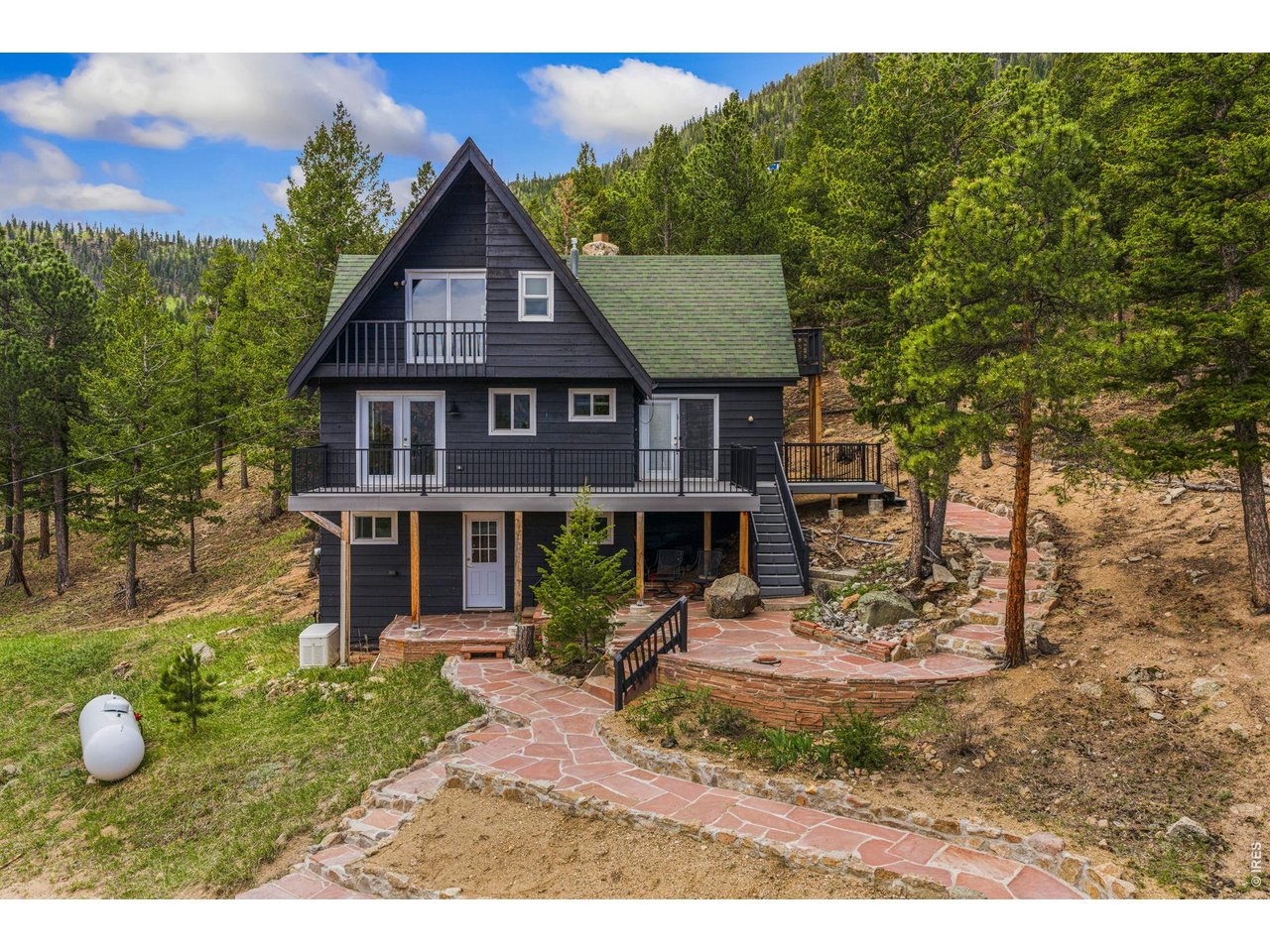 Adorable cabin in the mountains