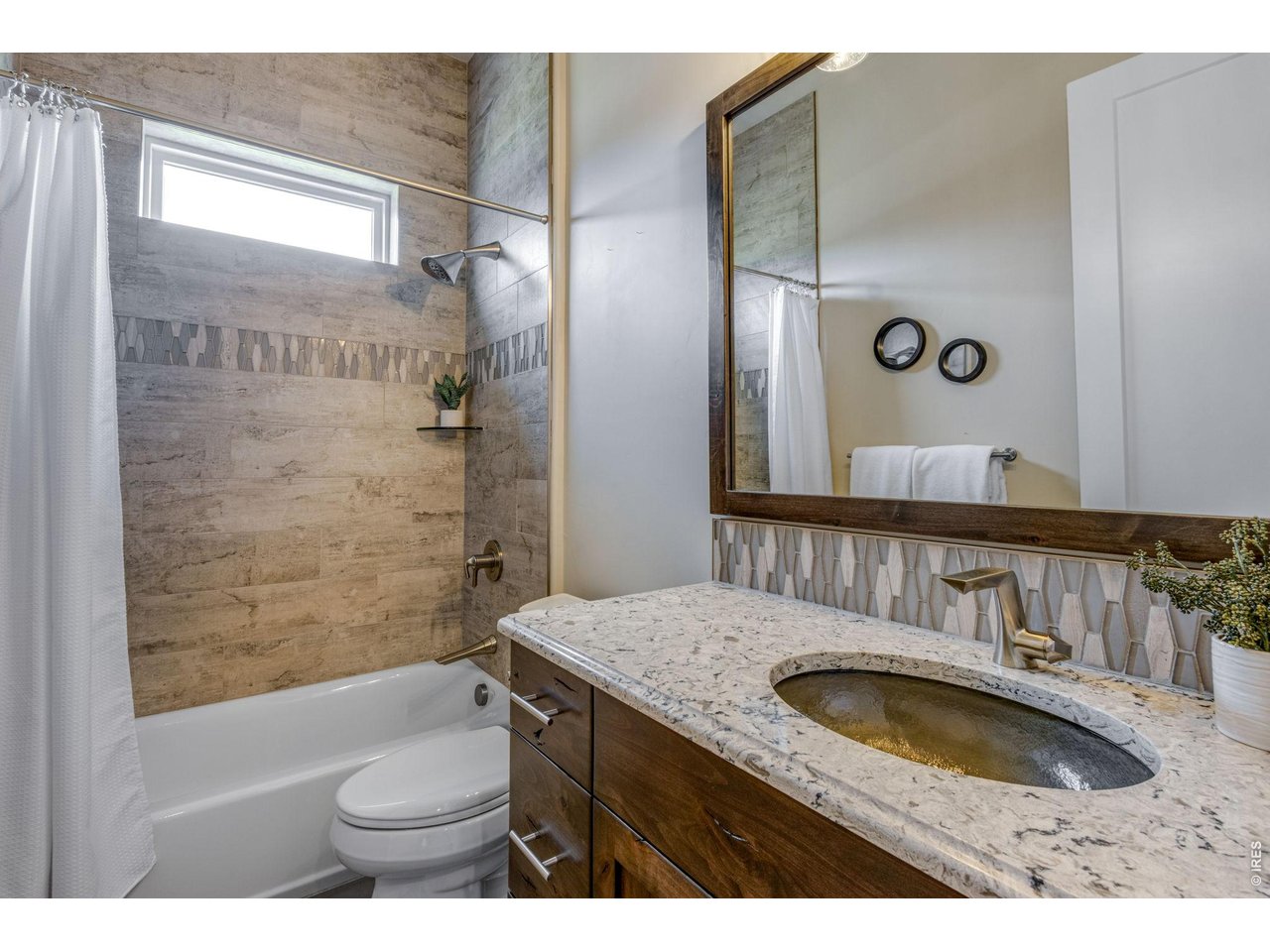 Main floor guest bath