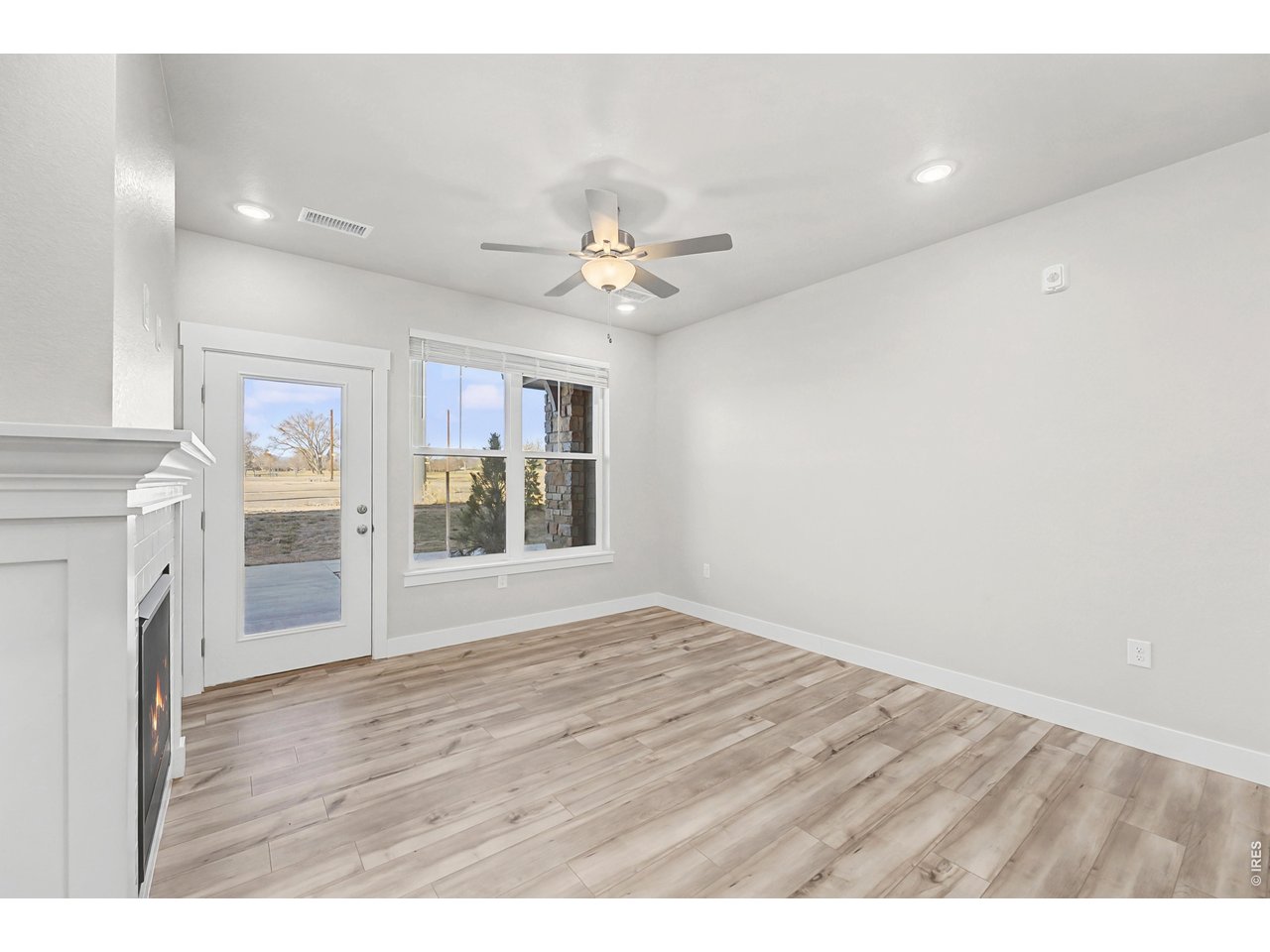 Property Photo 6 Ceiling fan included! 